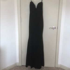 Strapless plunge gown